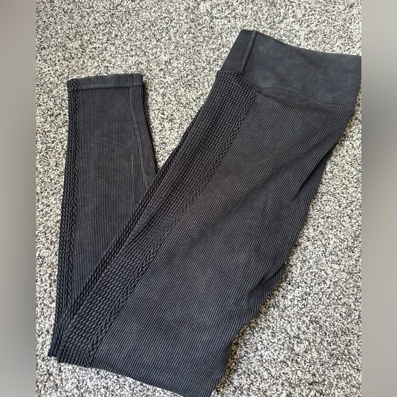 Three pairs of Aerie leggings size large - Picture 15 of 15